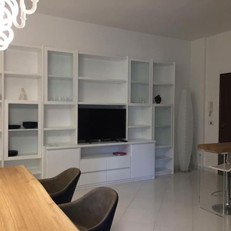 Comodo Appartamento In Pieno Centro Iun P1868 Cagliari Bagian luar foto